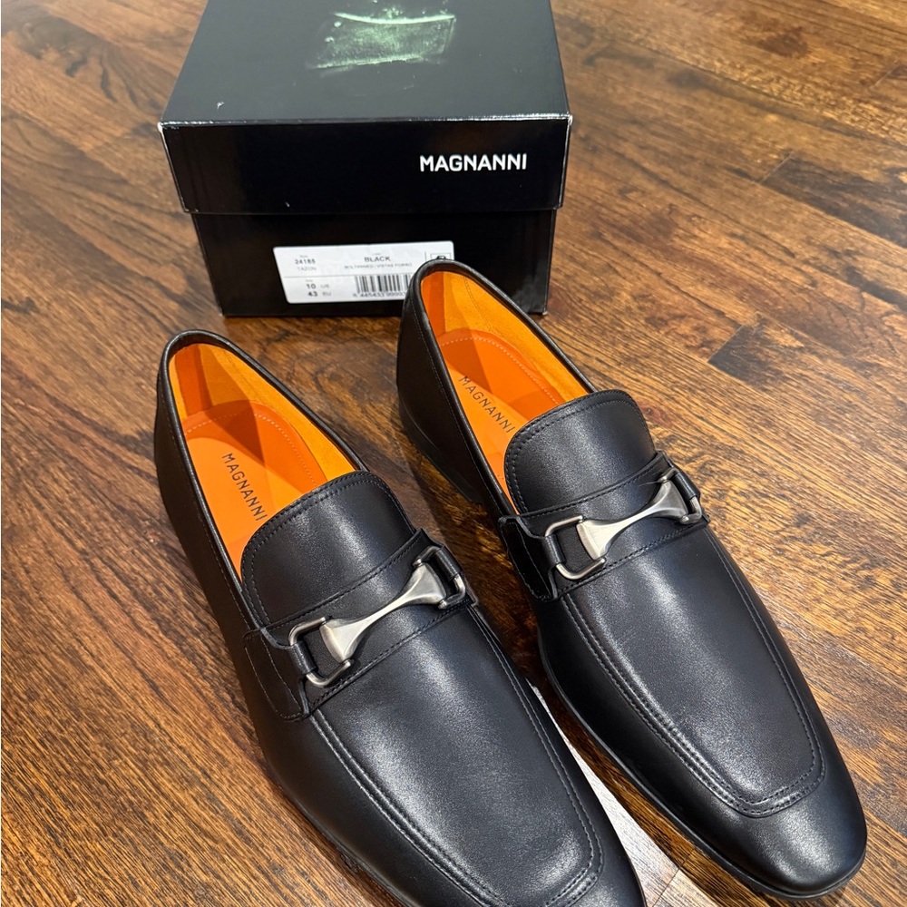 Magnanni Men’s Black Leather Slip-On Loafers with brushed silver hardware